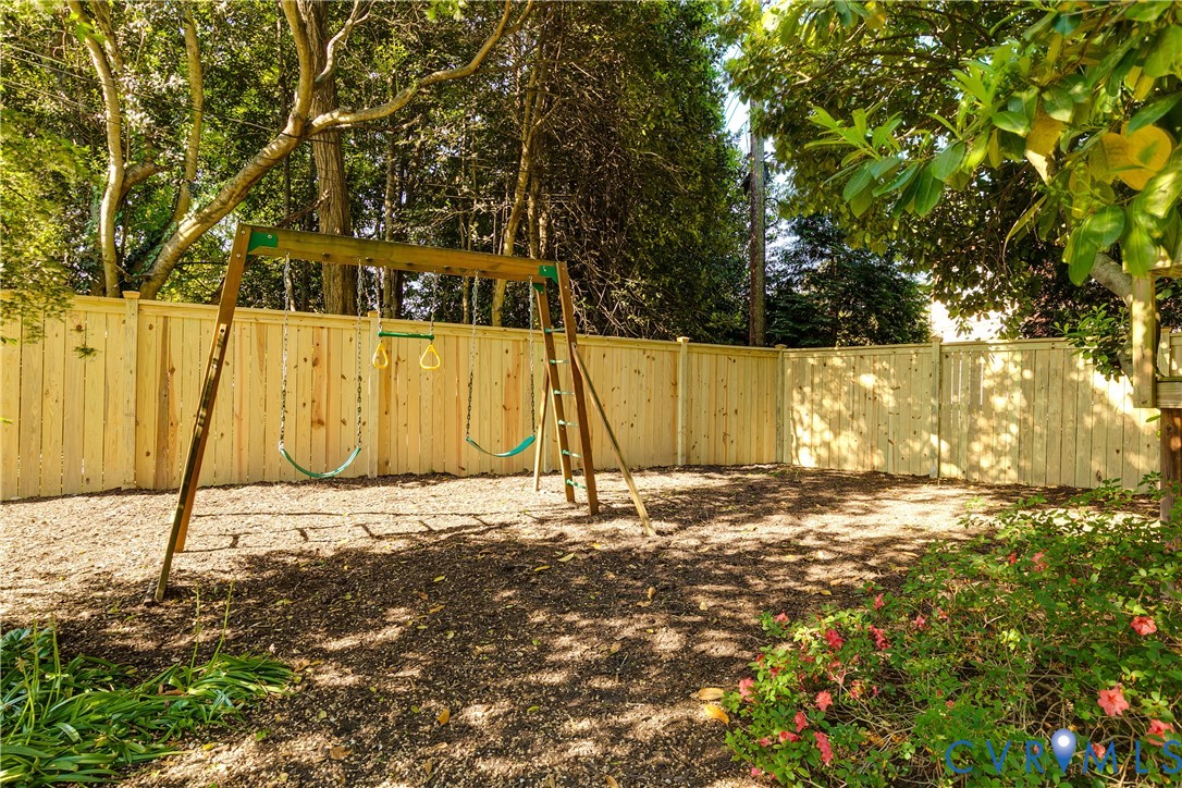 326 Oak Ln