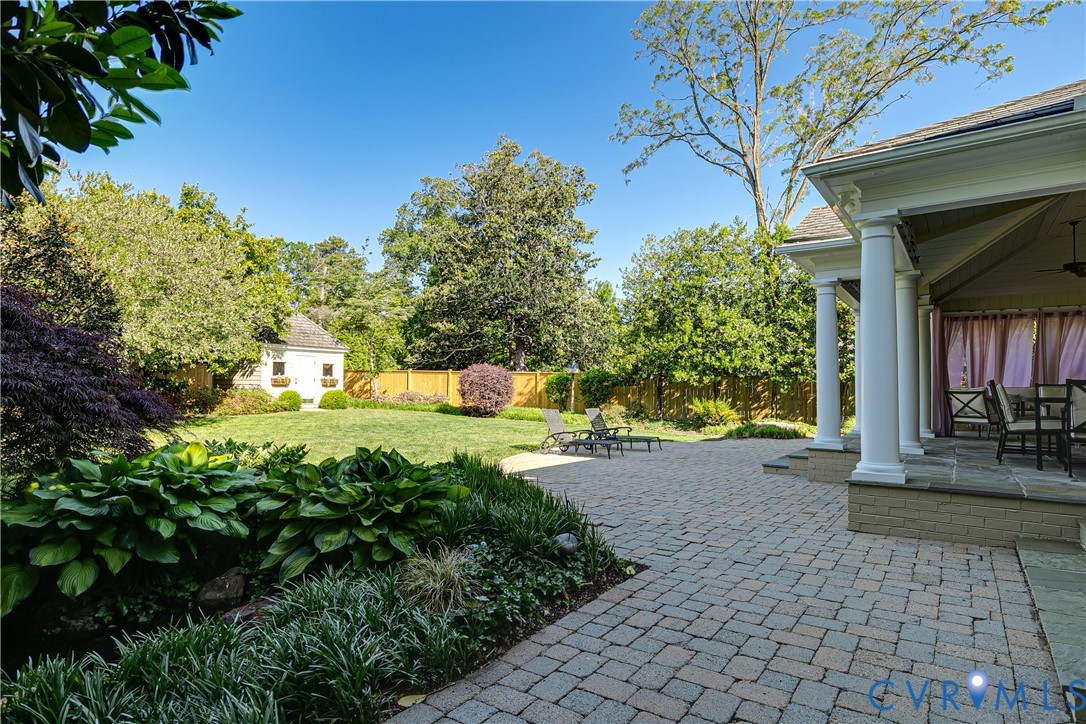326 Oak Ln