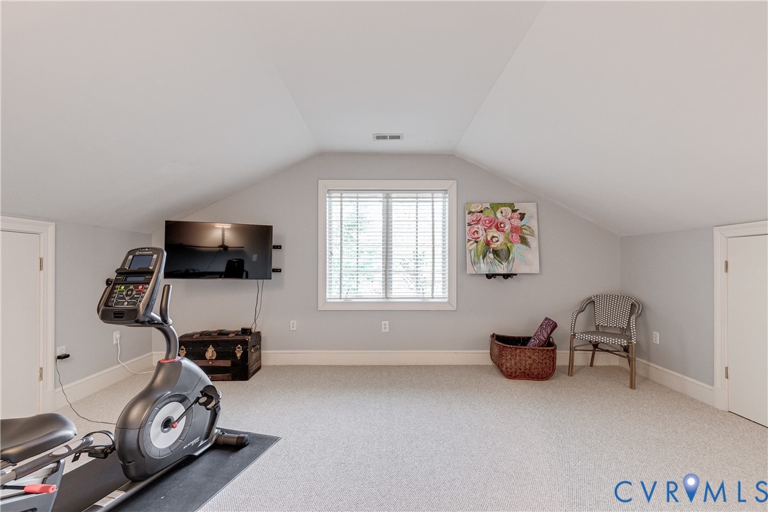 326 Oak Ln