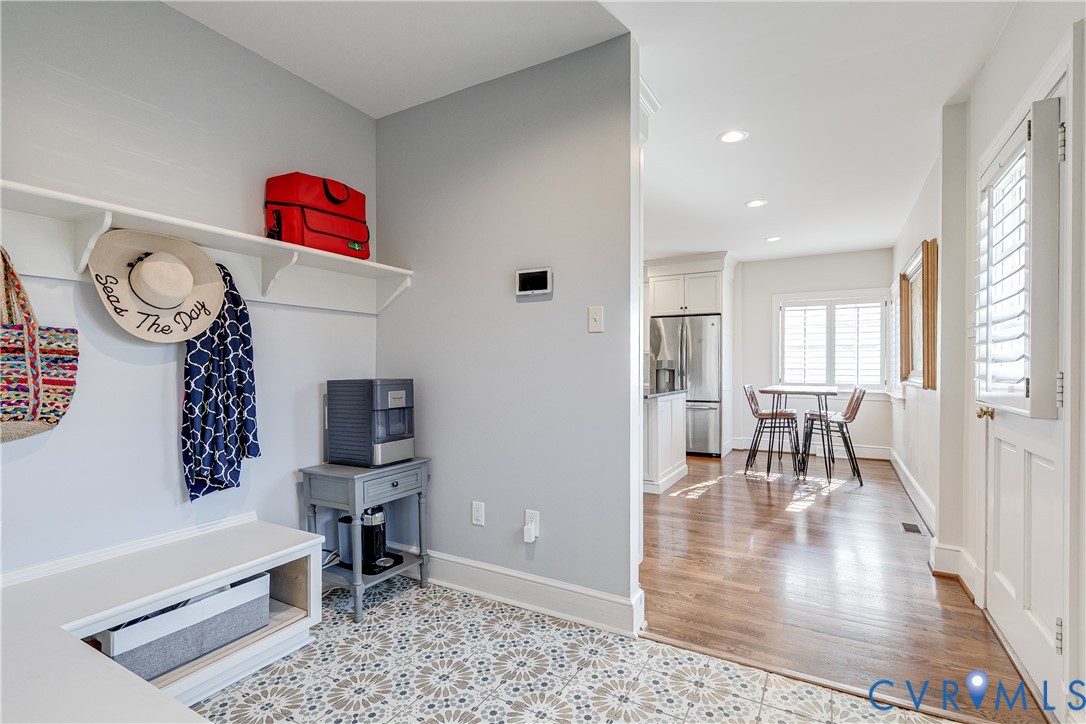 326 Oak Ln