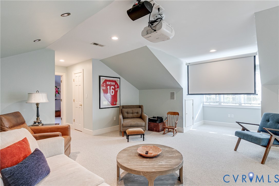 326 Oak Ln