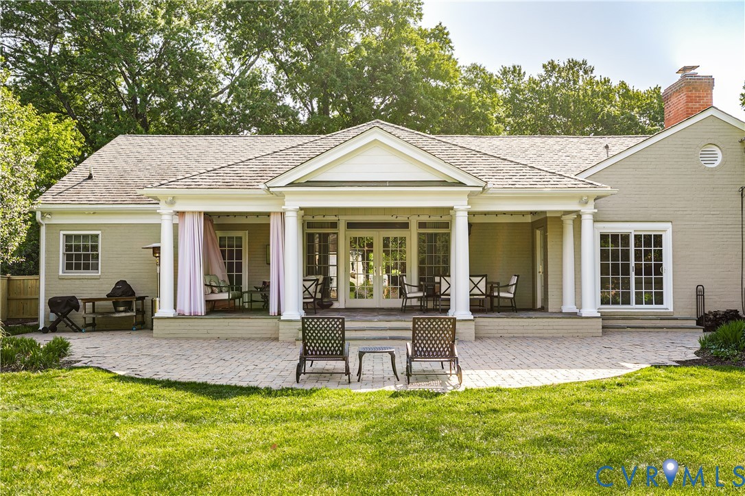 326 Oak Ln