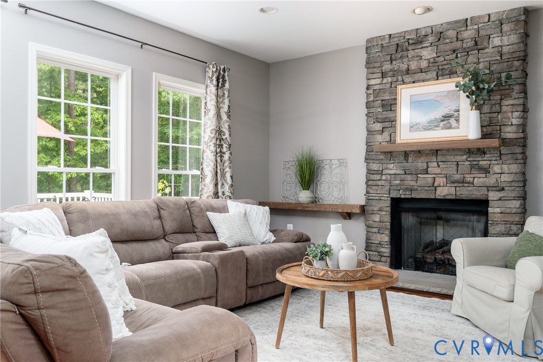 381 Shorewood Dr