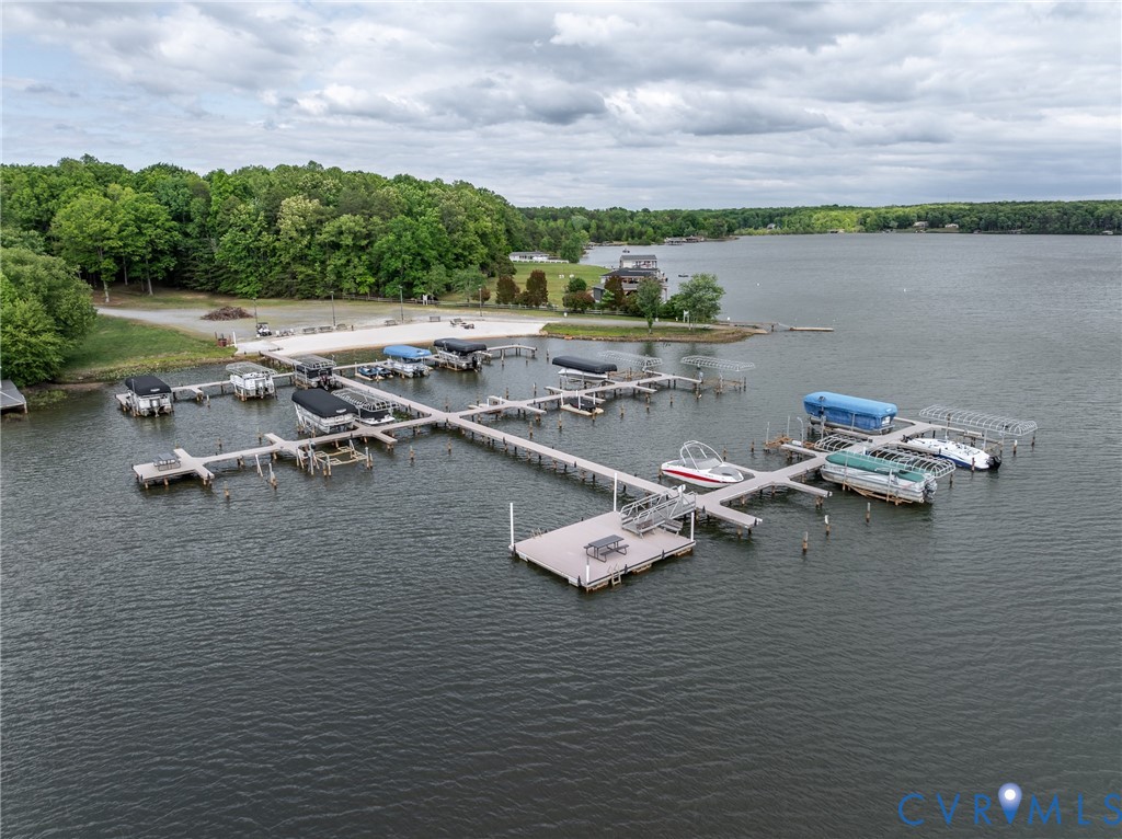 381 Shorewood Dr
