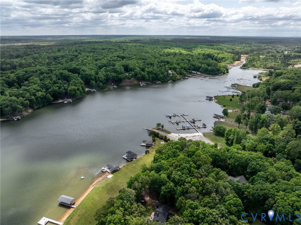 381 Shorewood Dr