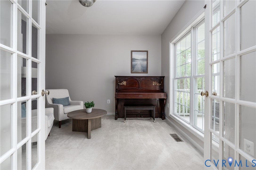 381 Shorewood Dr