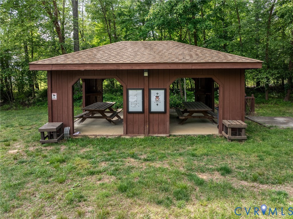 381 Shorewood Dr