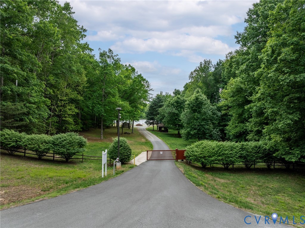 381 Shorewood Dr