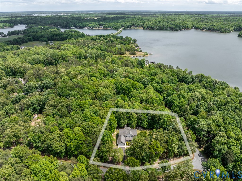 381 Shorewood Dr