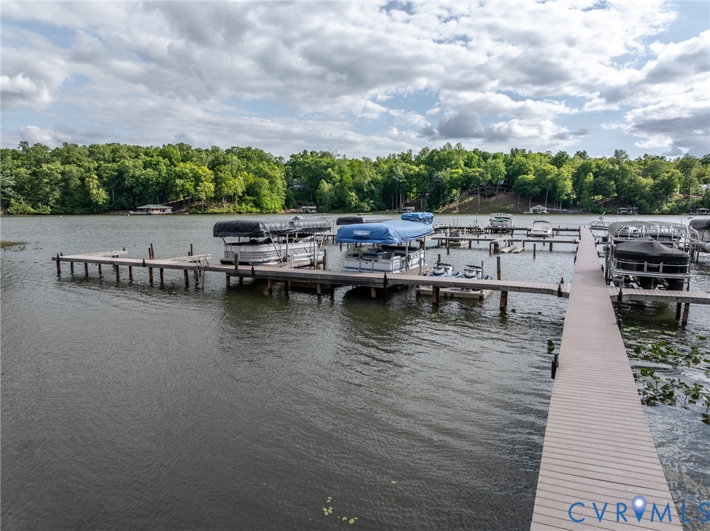 381 Shorewood Dr