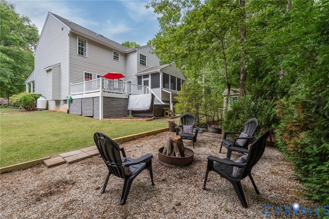 381 Shorewood Dr