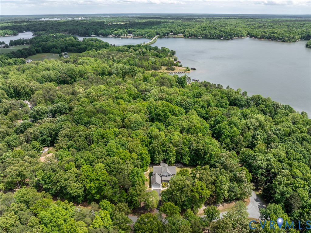 381 Shorewood Dr