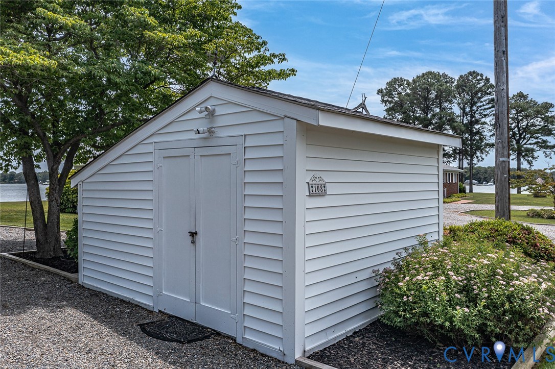 108 Ferry View Dr