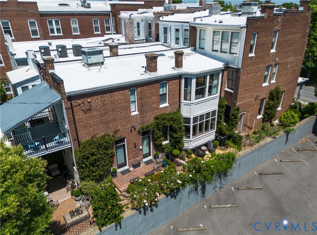 2209 Monument Ave