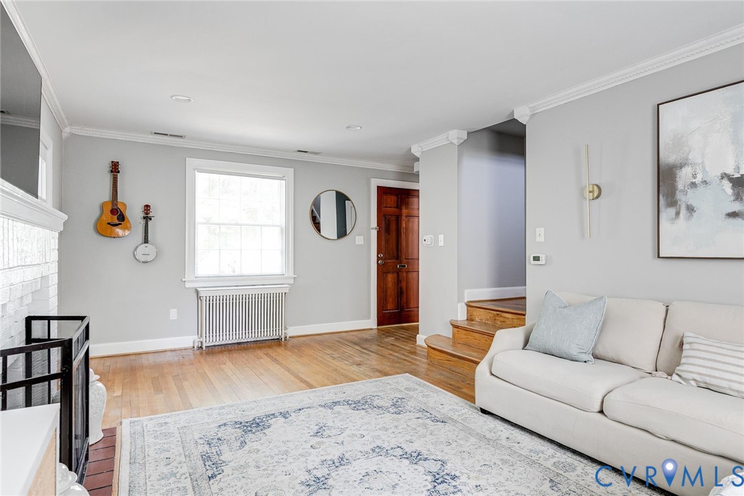 823 W 47th St