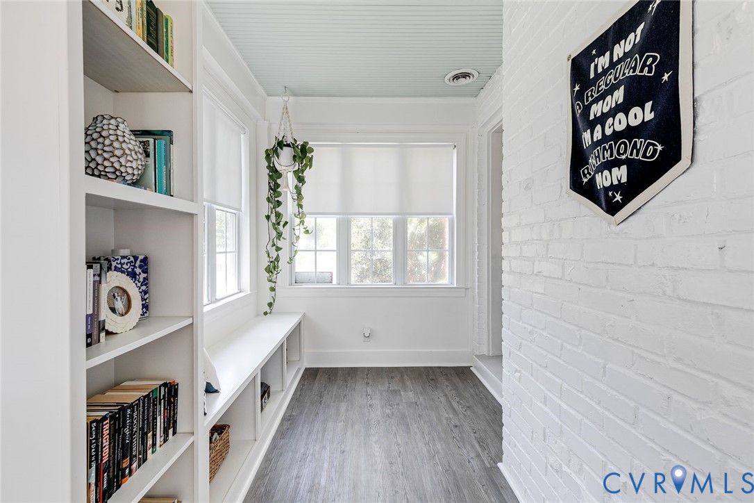 823 W 47th St
