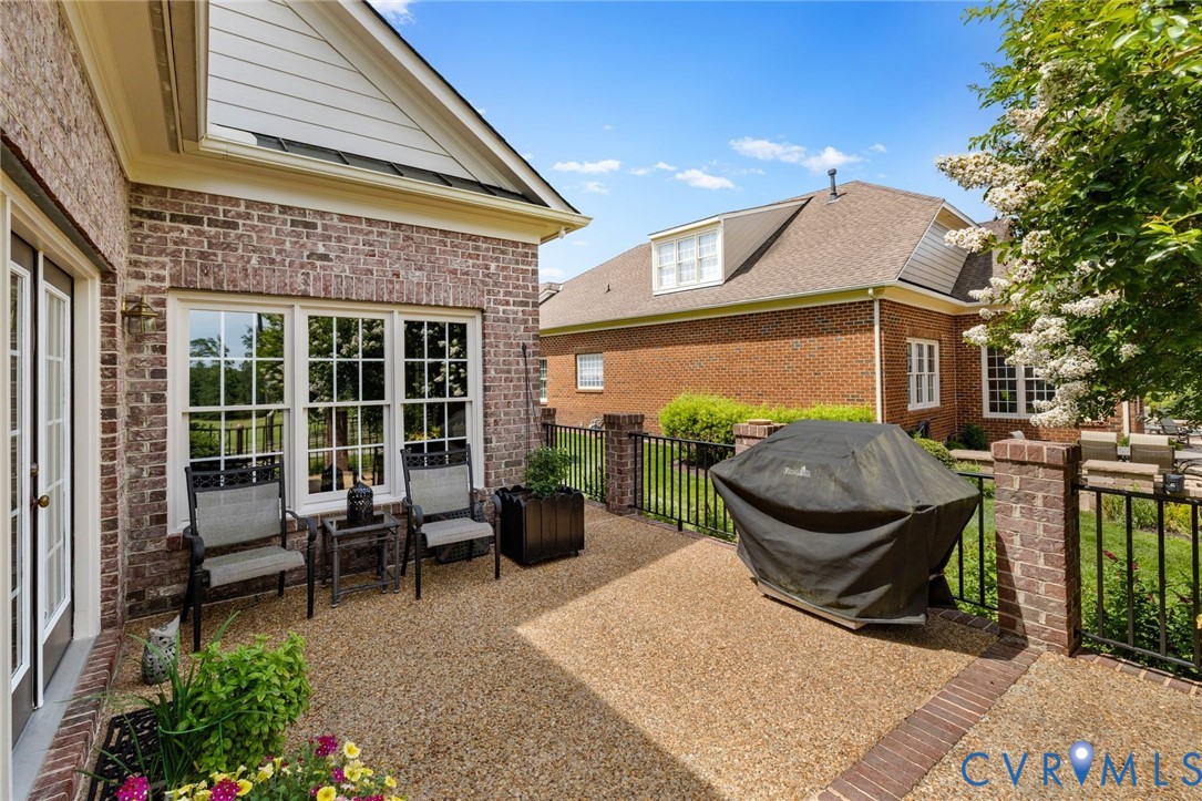 2196 Founders View Ln