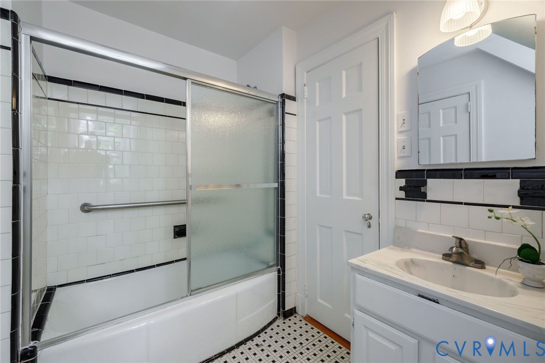 17 Bridgeway Rd