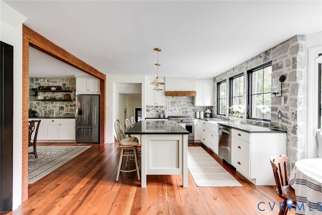3735 Hastings Dr