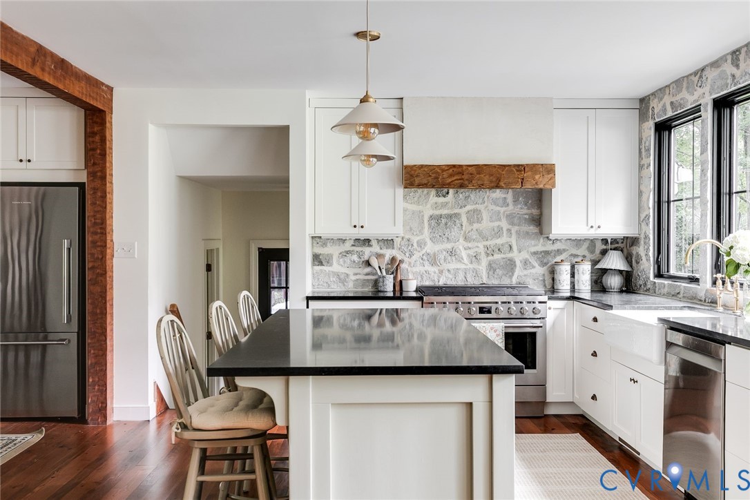 3735 Hastings Dr