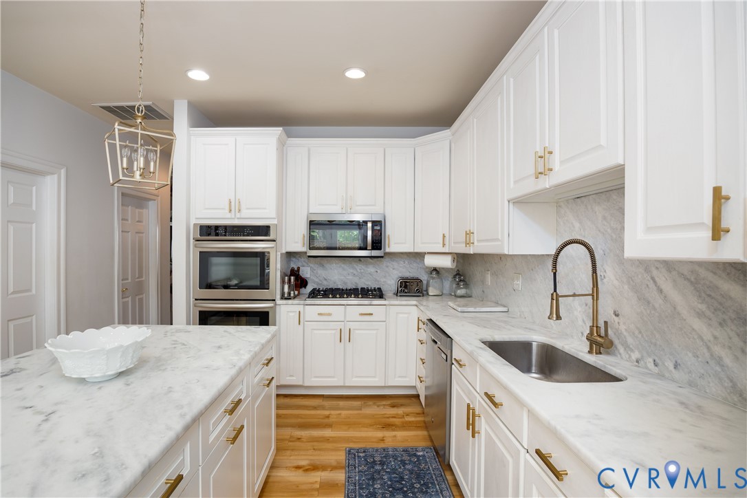 9509 Belle Air Ln