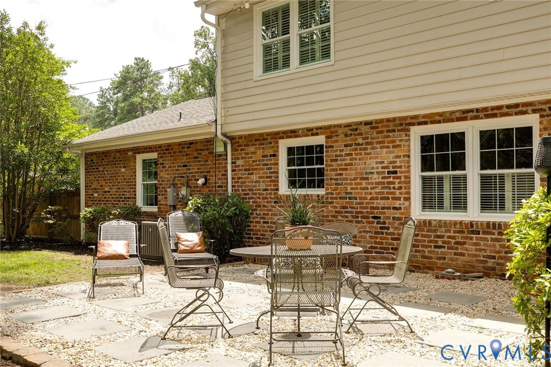 4021 Traylor Dr