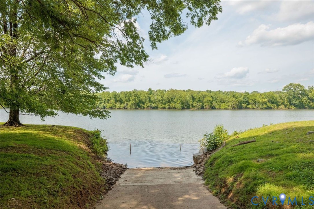 4021 Traylor Dr