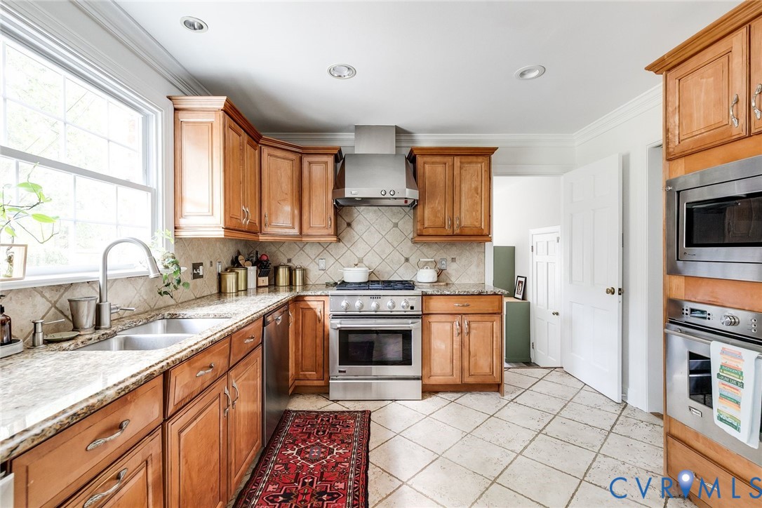4021 Traylor Dr