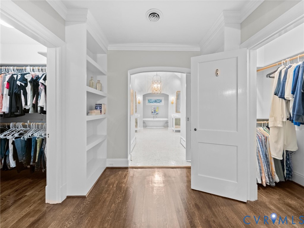 1 Greenway Ln