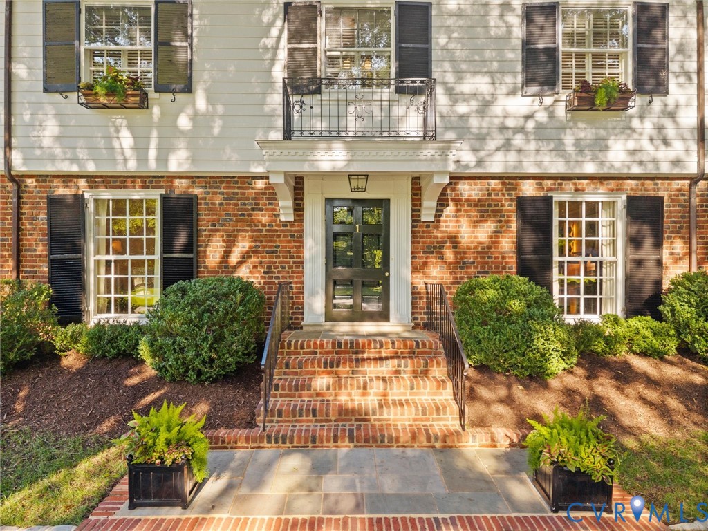 1 Greenway Ln
