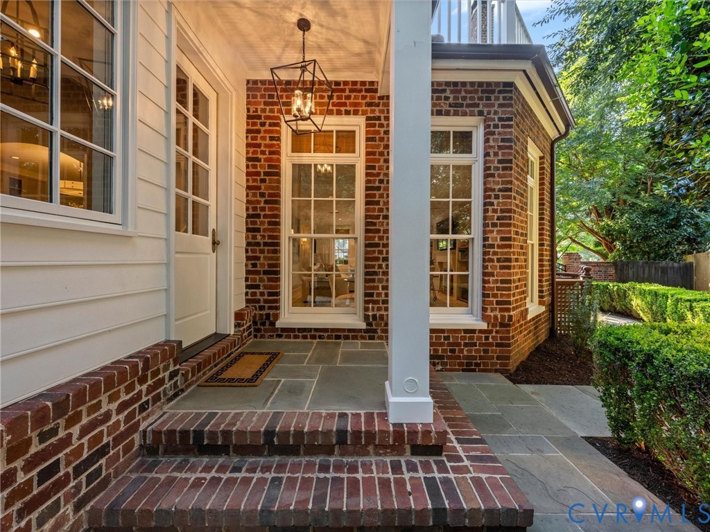 1 Greenway Ln