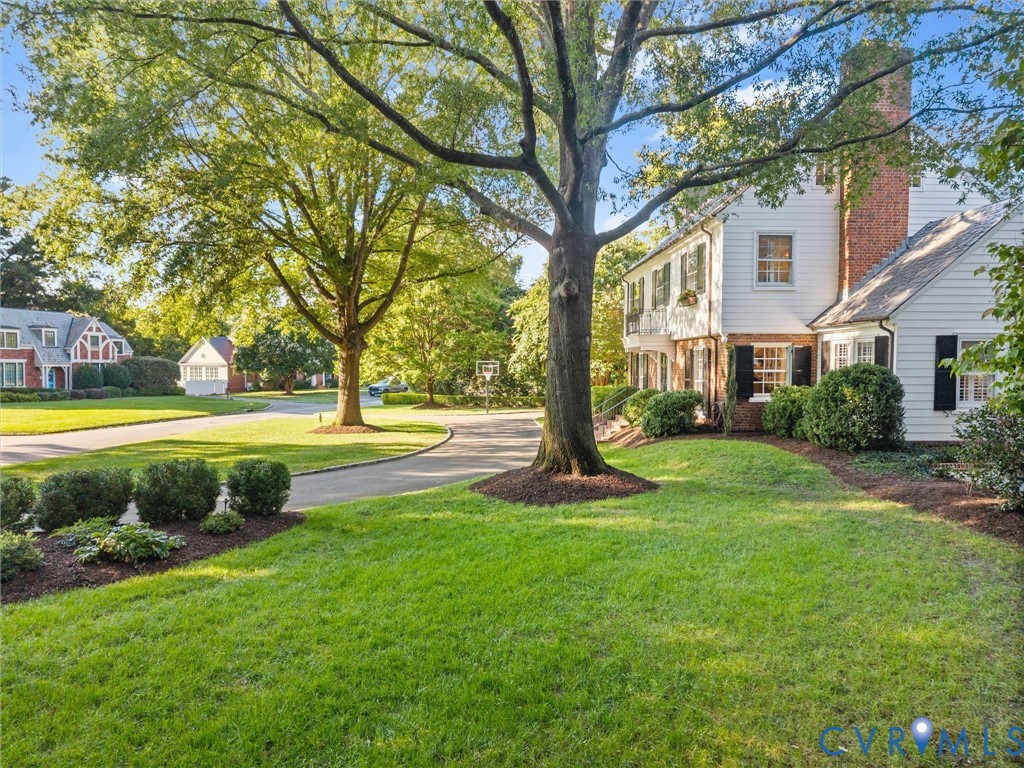 1 Greenway Ln
