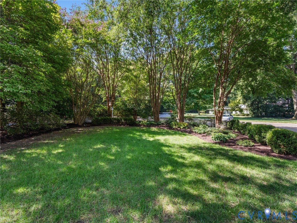 1 Greenway Ln