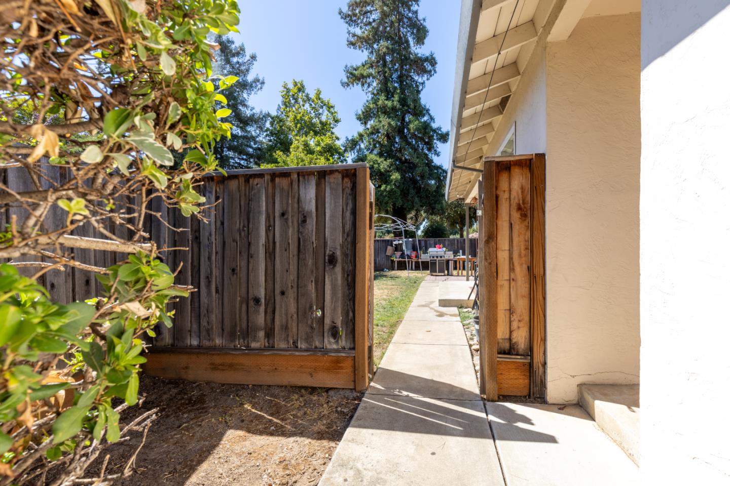 2531 Skylark DR