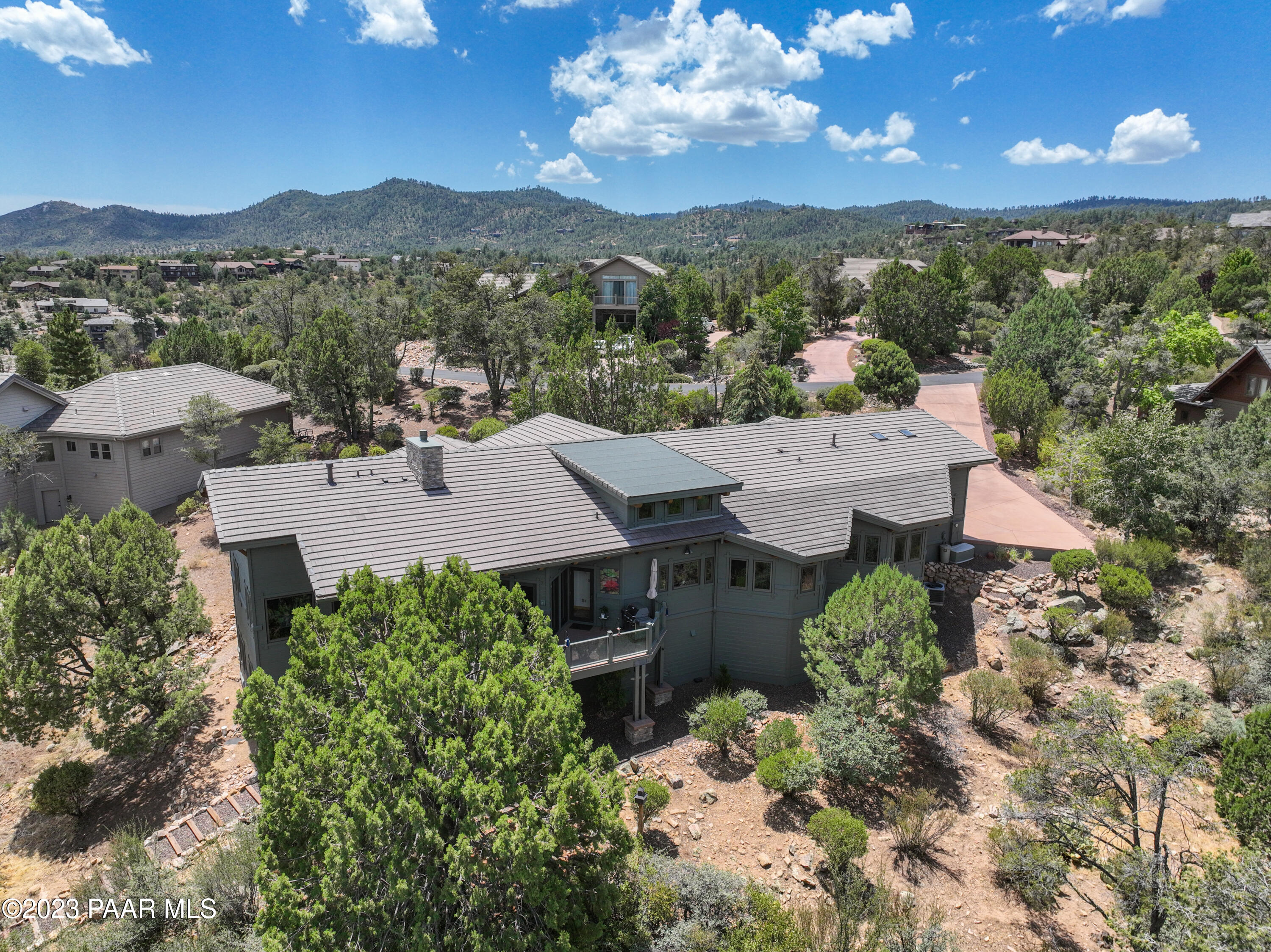 665 Woodridge Lane