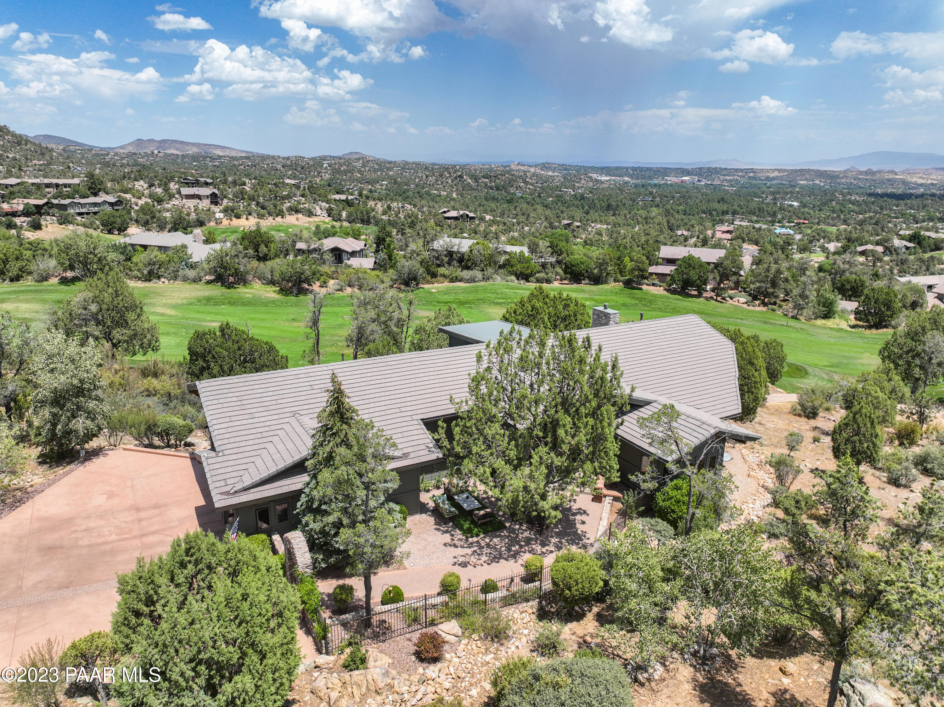 665 Woodridge Lane