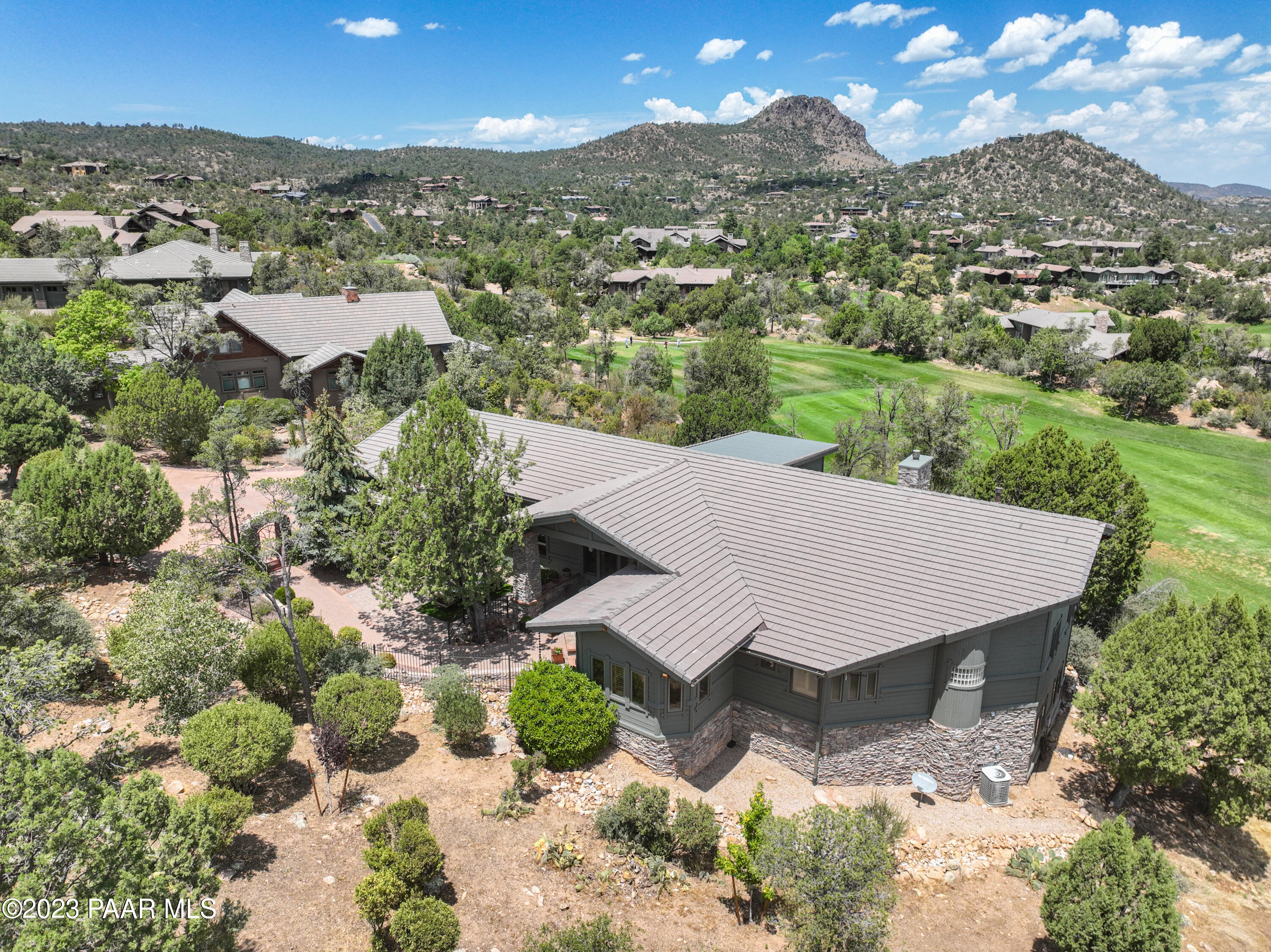 665 Woodridge Lane