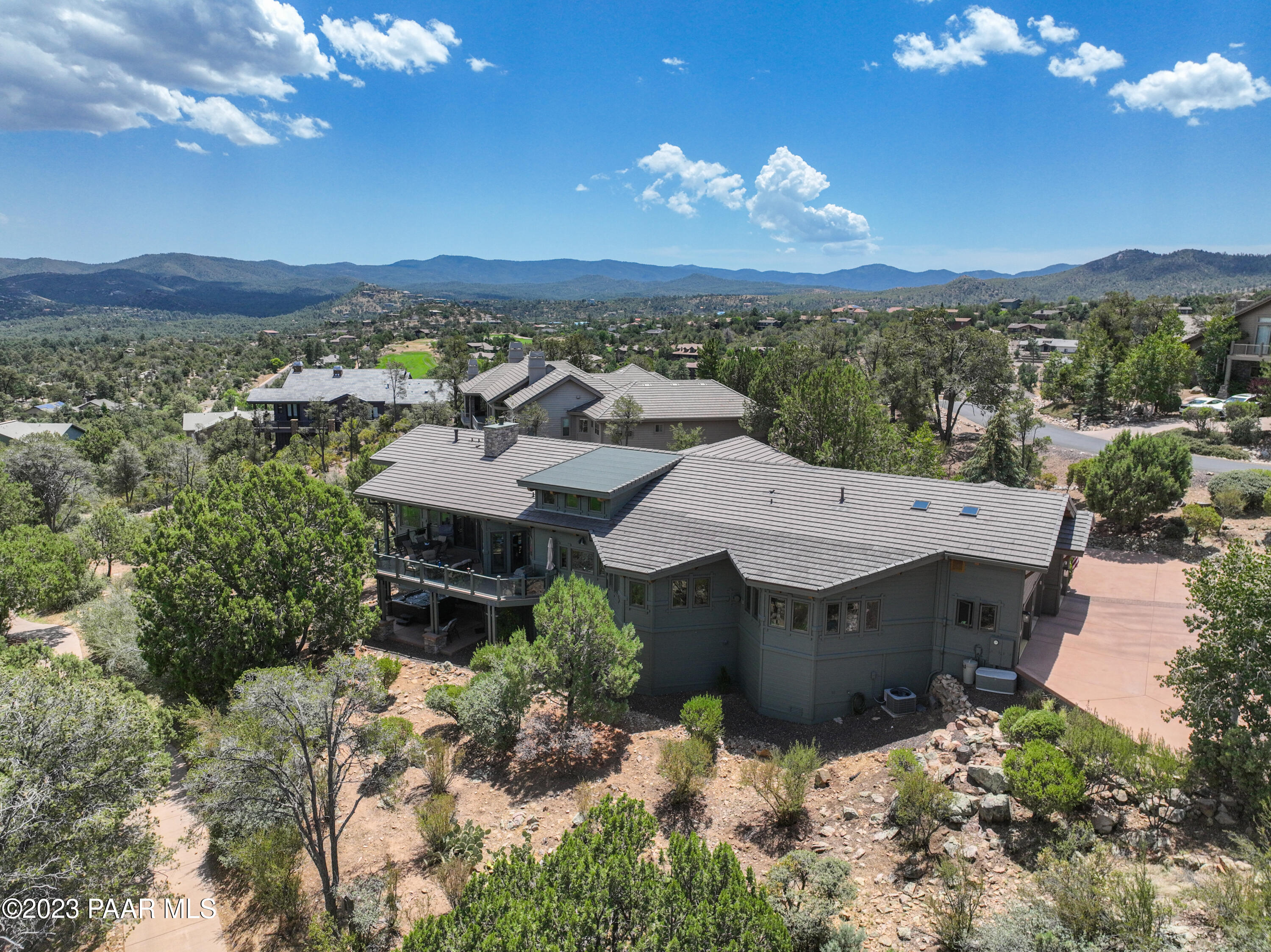 665 Woodridge Lane