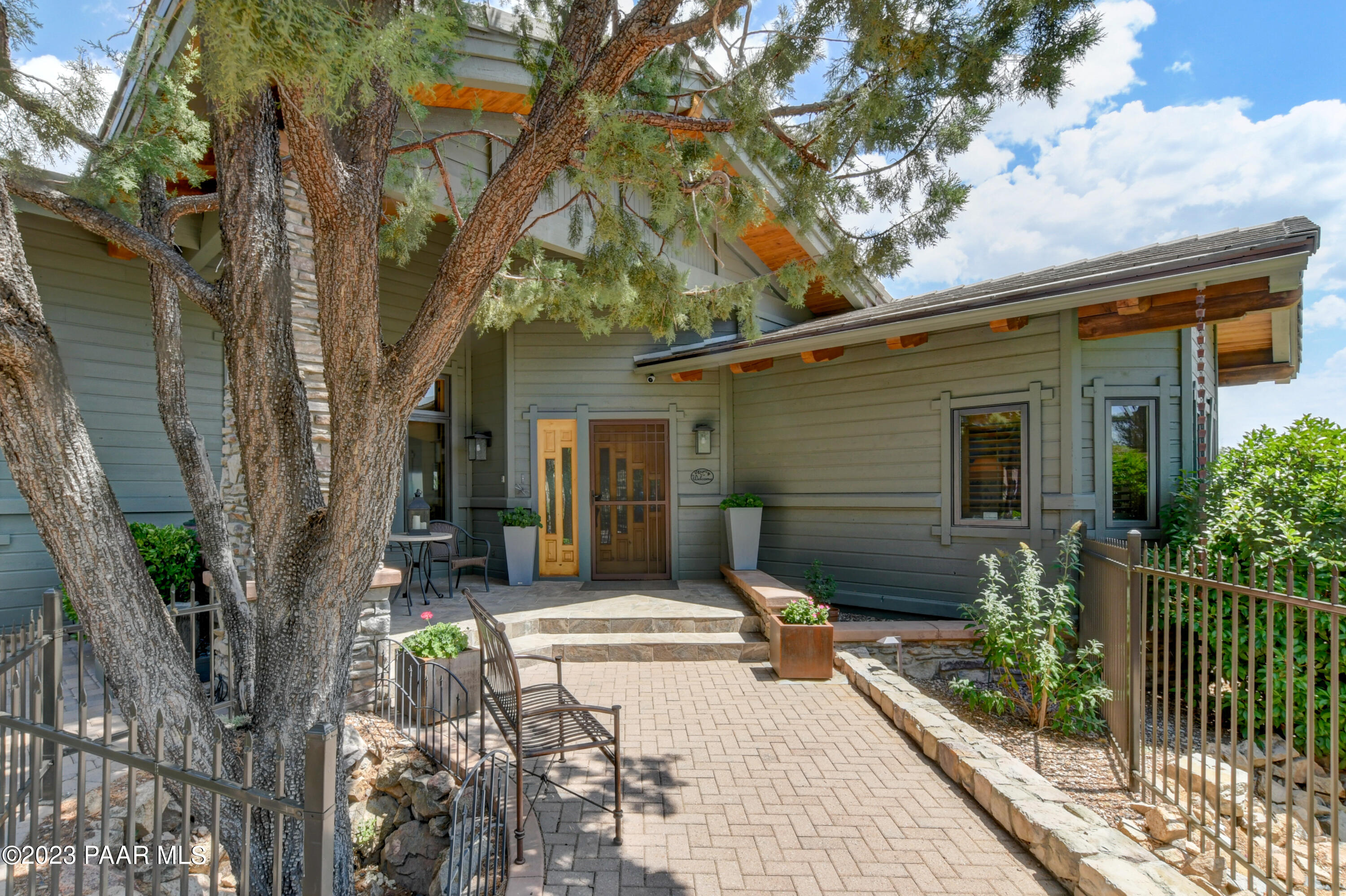 665 Woodridge Lane