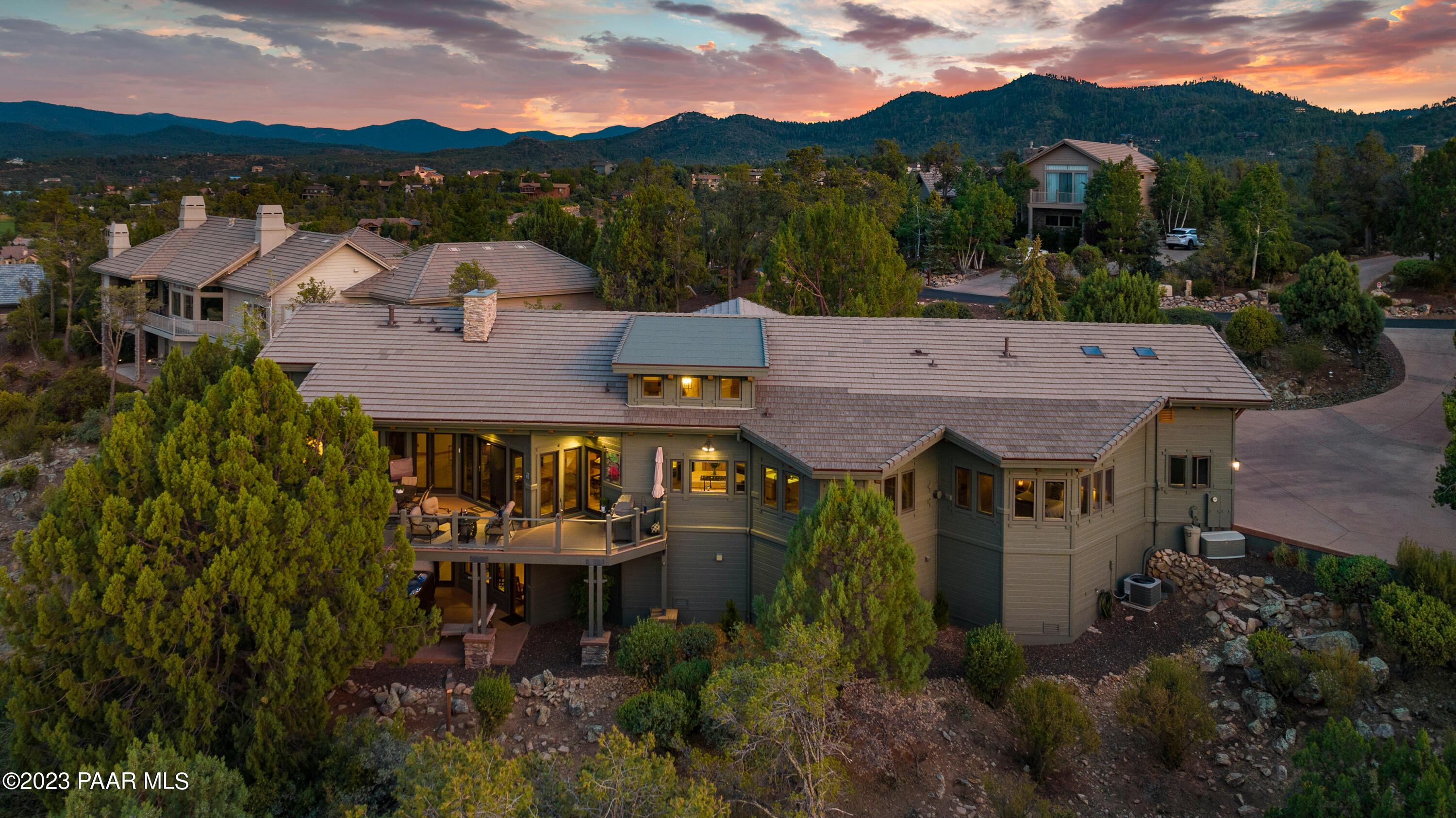 665 Woodridge Lane
