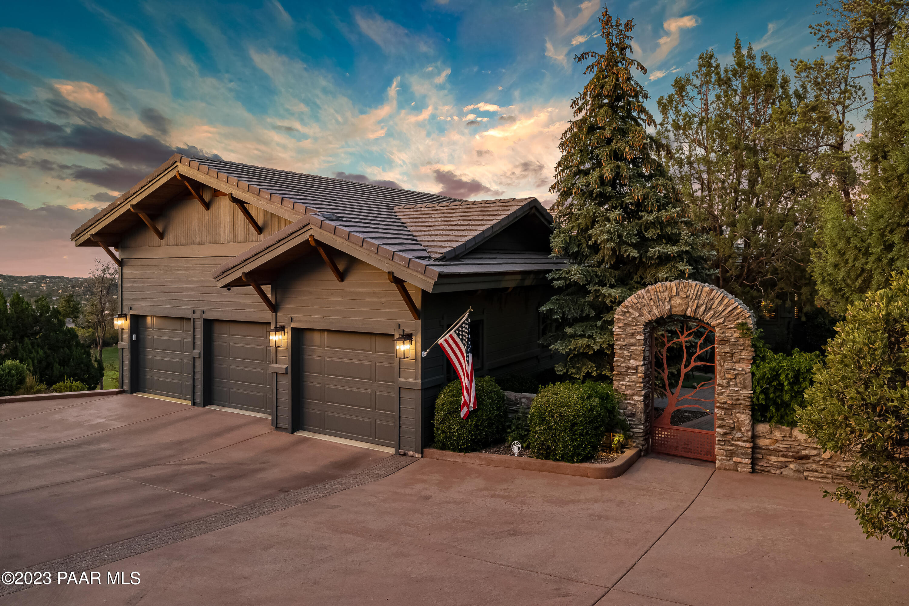 665 Woodridge Lane