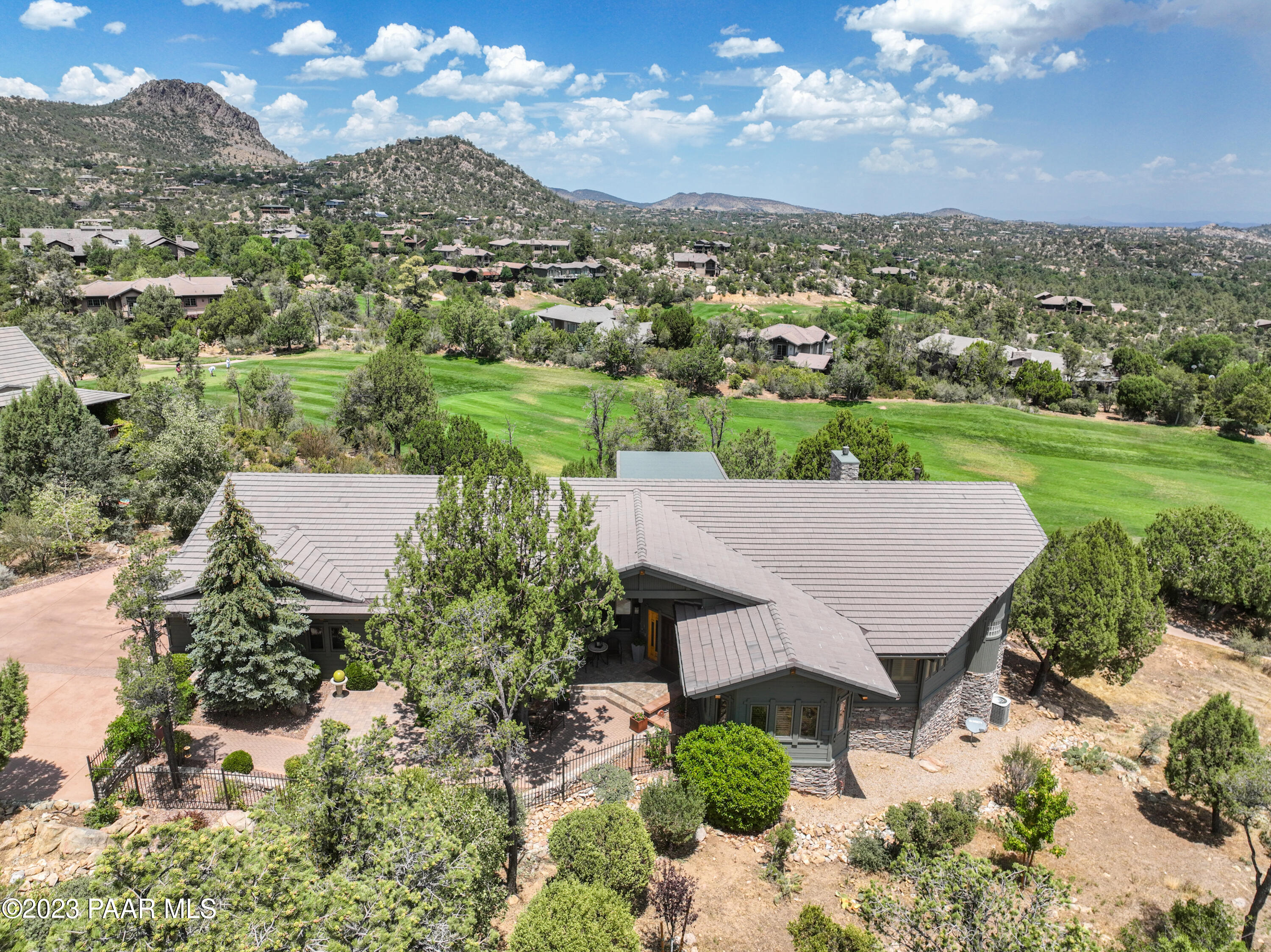 665 Woodridge Lane