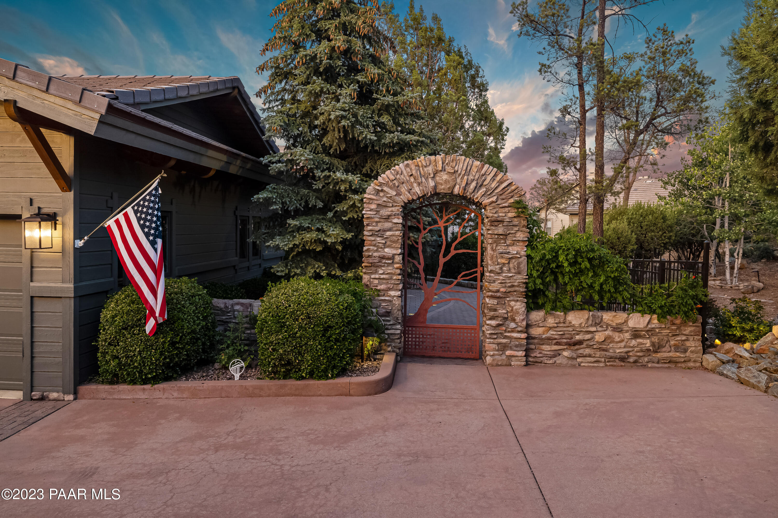 665 Woodridge Lane