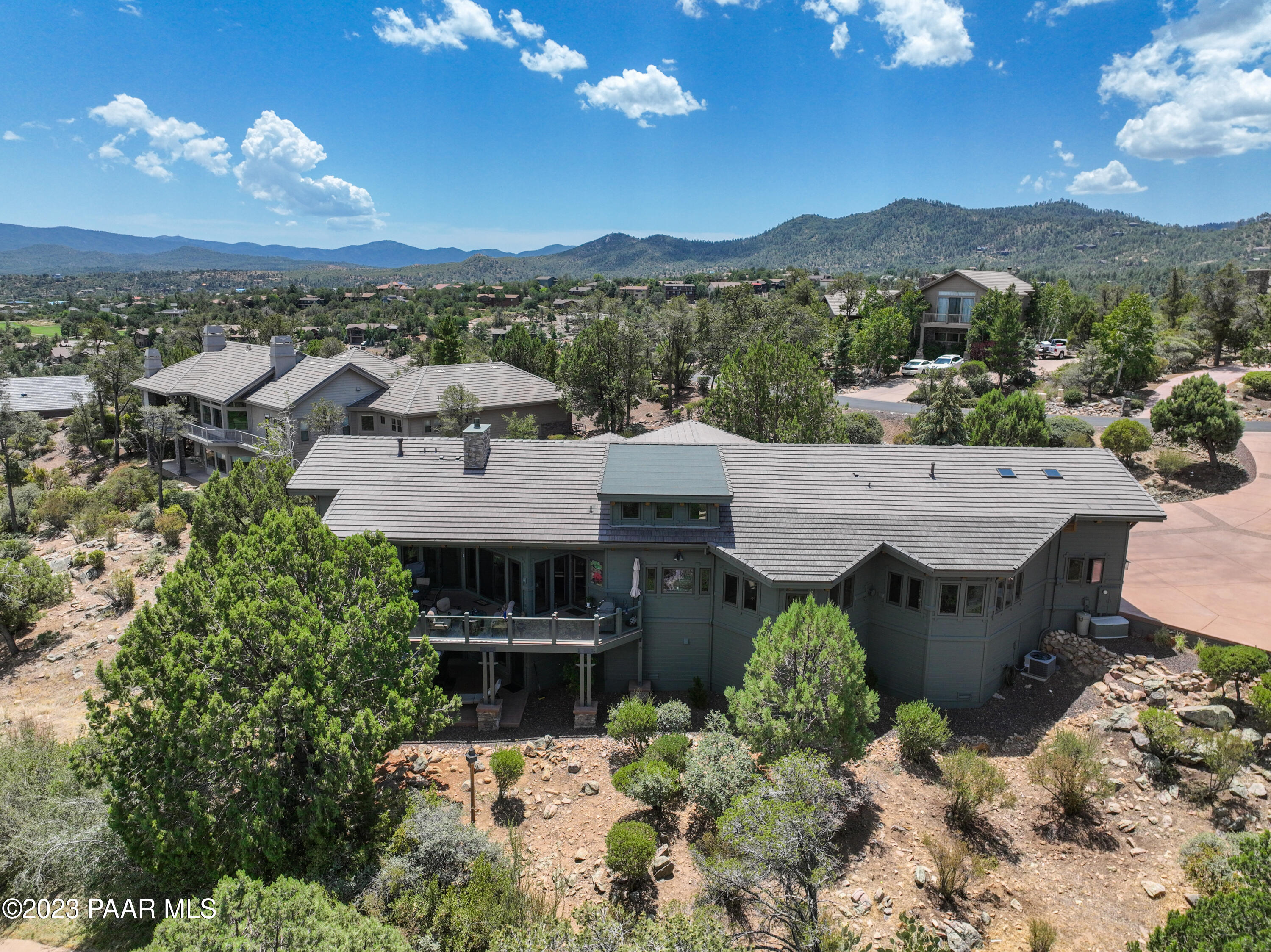 665 Woodridge Lane