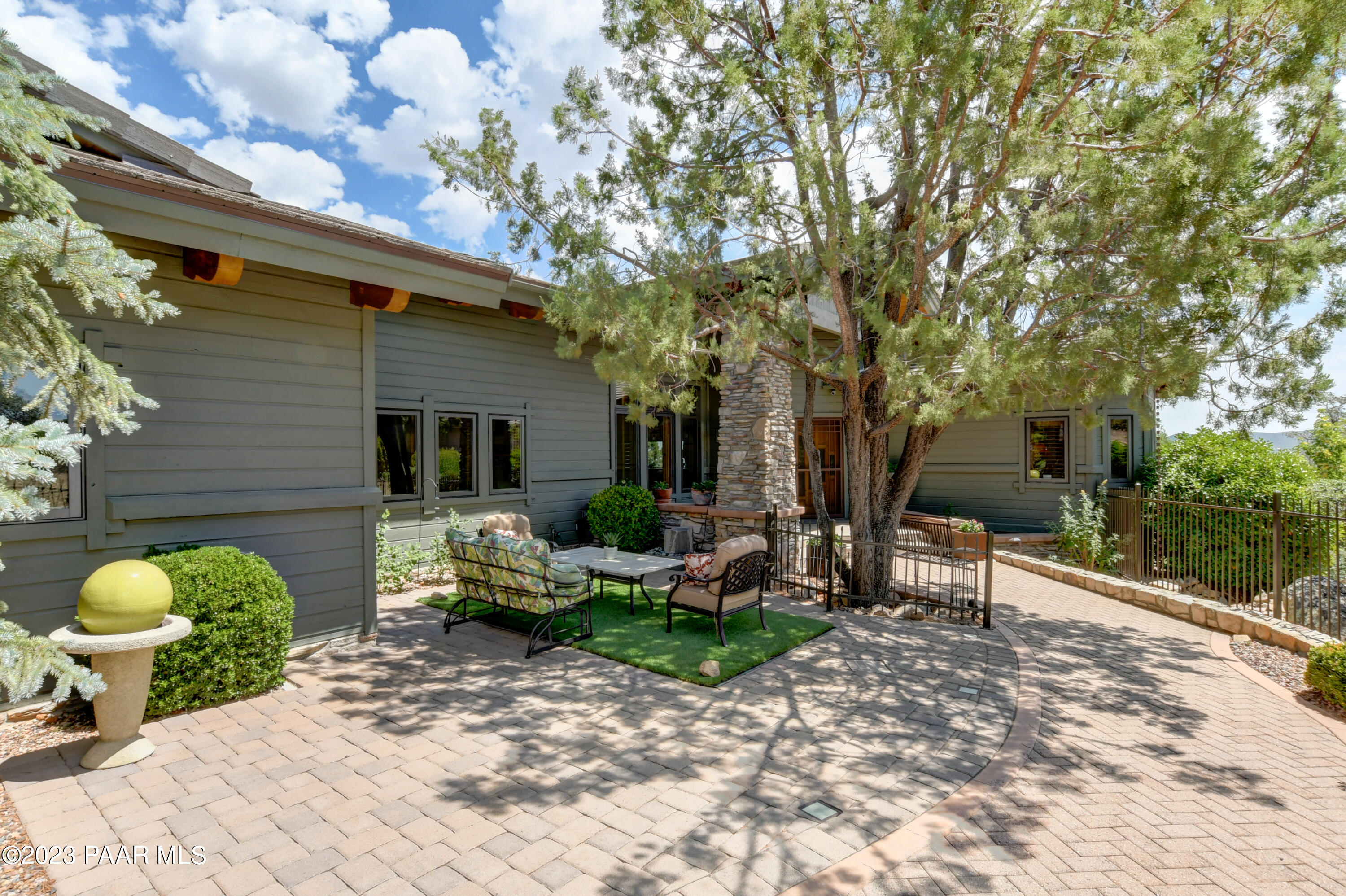665 Woodridge Lane