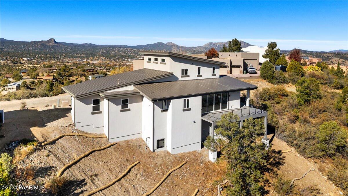 630 W Robinson Drive