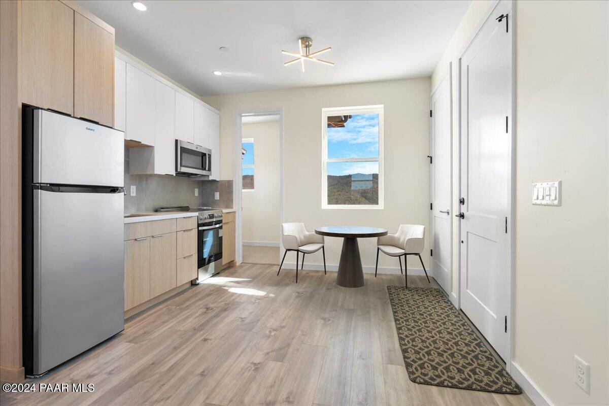 630 W Robinson Drive