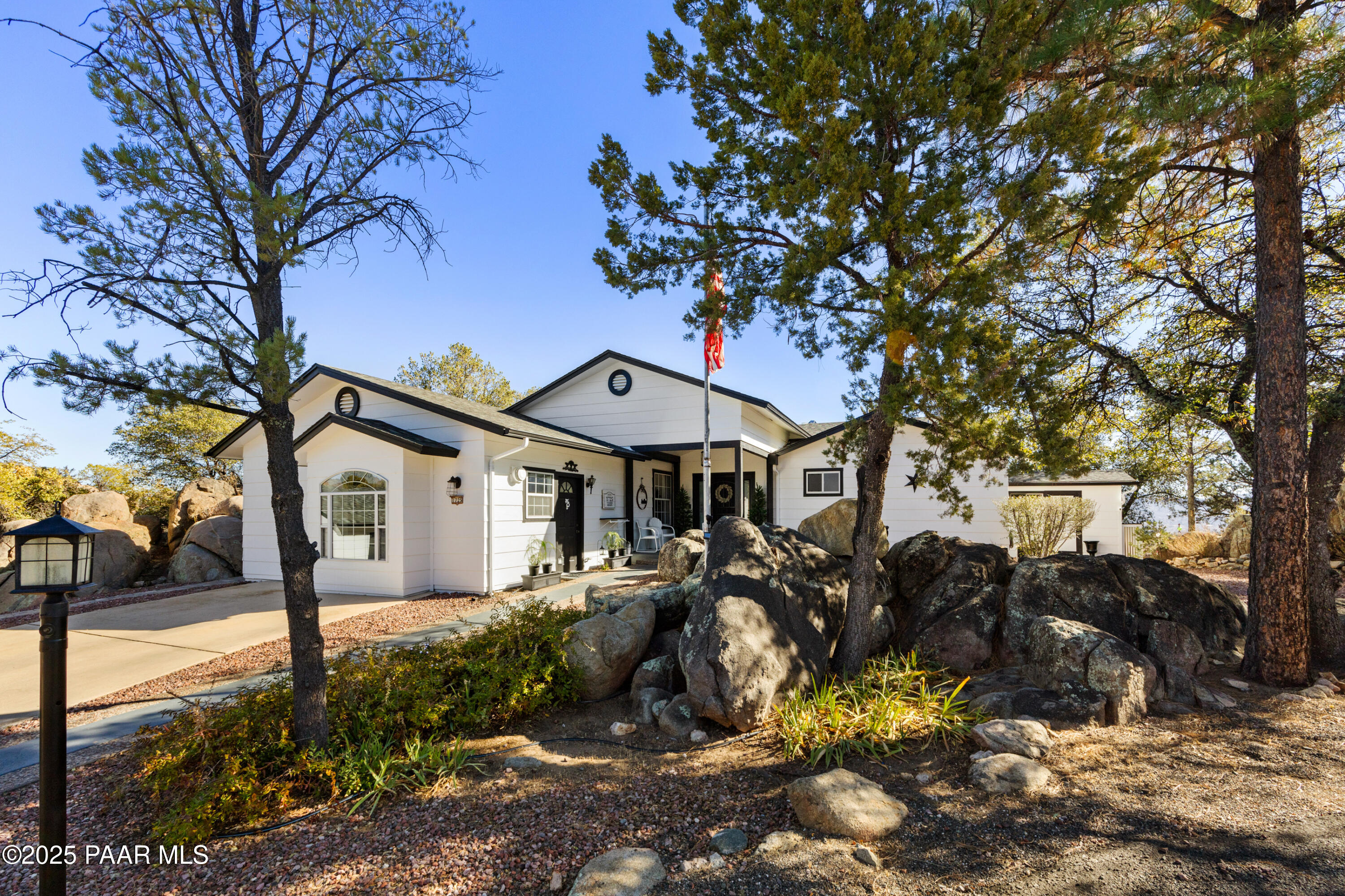 1725 N Gilmer Heights