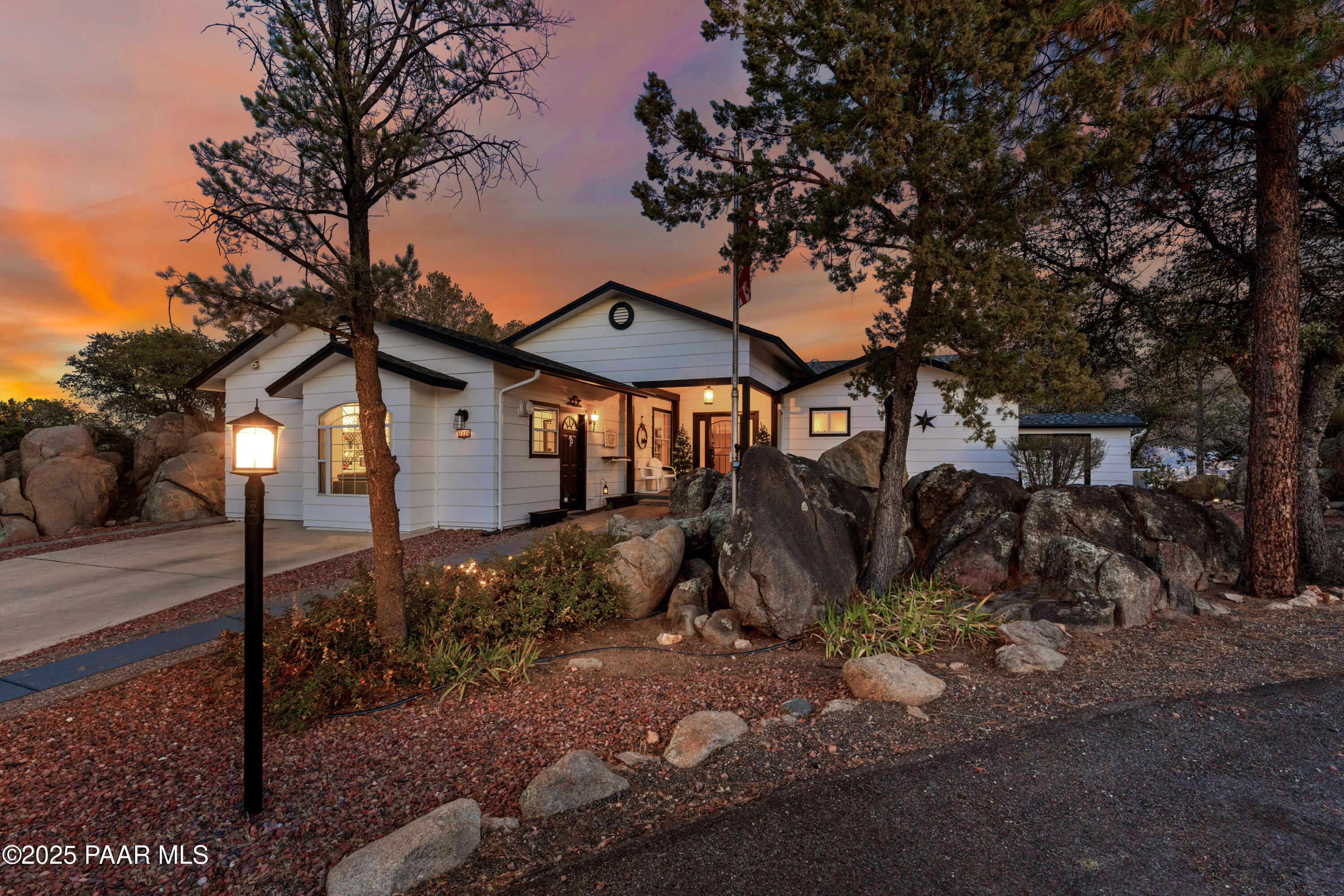 1725 N Gilmer Heights