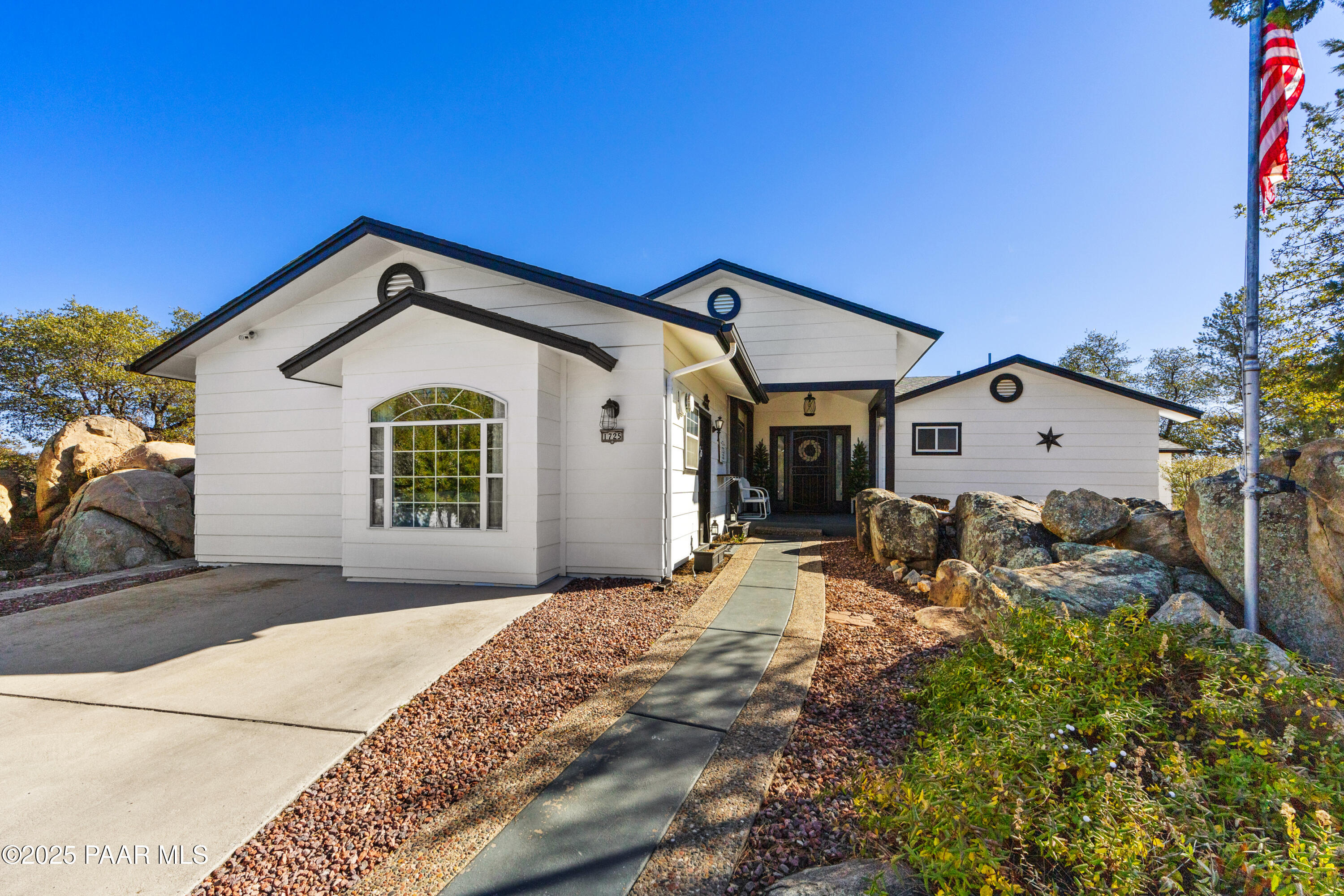 1725 N Gilmer Heights
